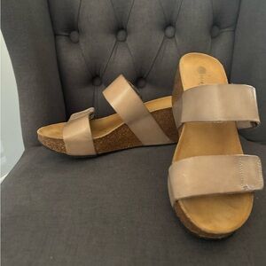 Lola Sabbia for Eric Michael Women's wedge strap Slide Sandals 40